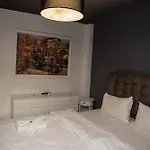 Modern Suite - Nature View Loft - Luxury Rentals